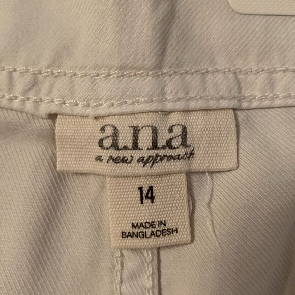 NWT A.N.A Women's Cream High Rise Shorts Size 14 - Picture 7 of 9